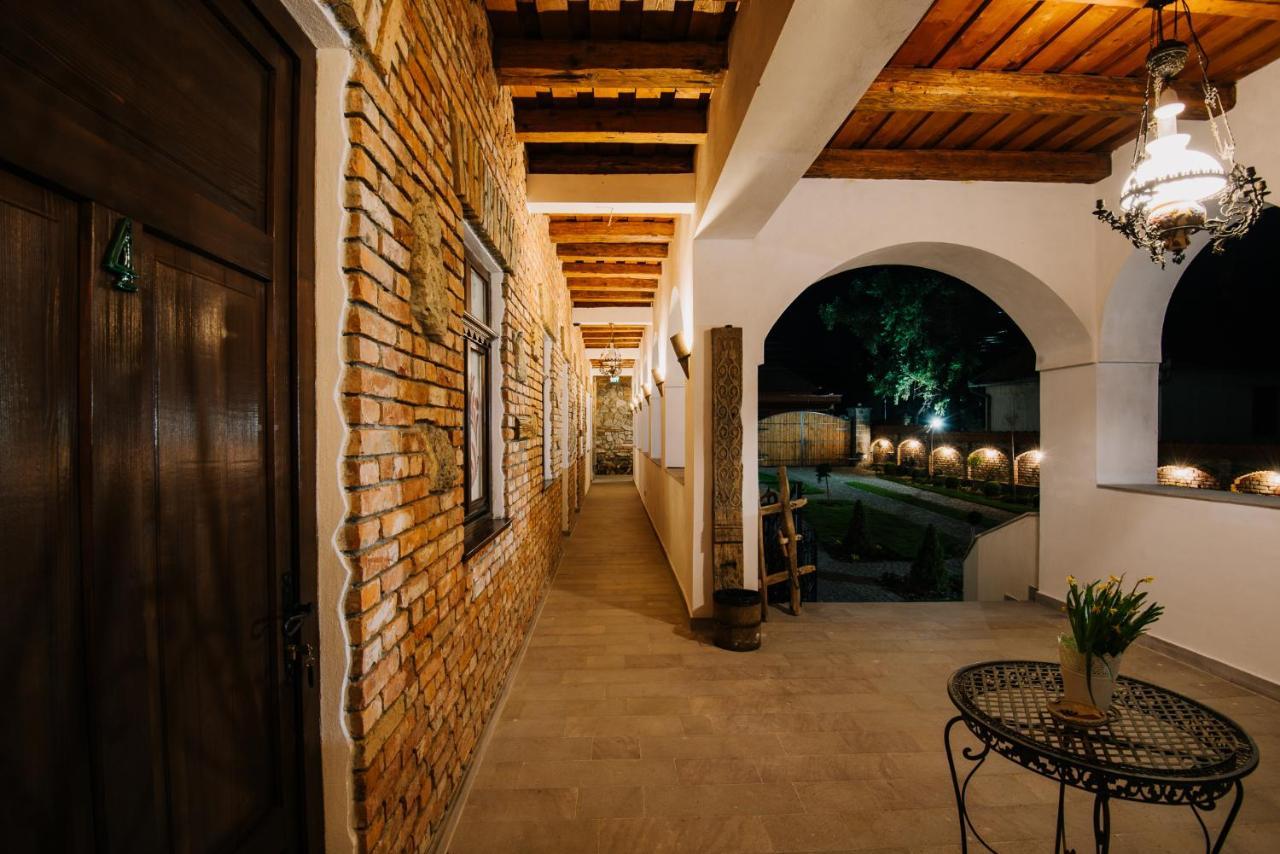 Molnos Kuria Pension โครุนด์ ภายนอก รูปภาพ