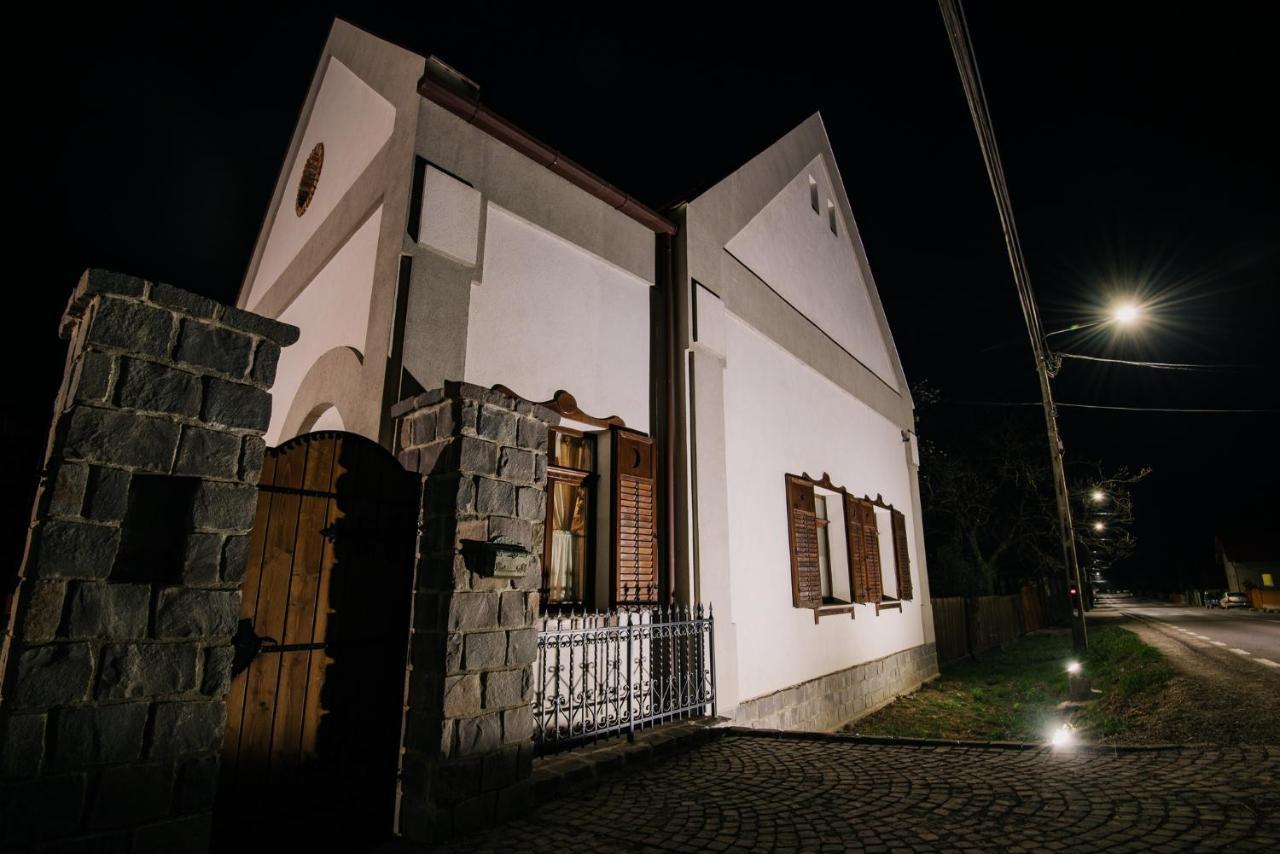 Molnos Kuria Pension โครุนด์ ภายนอก รูปภาพ