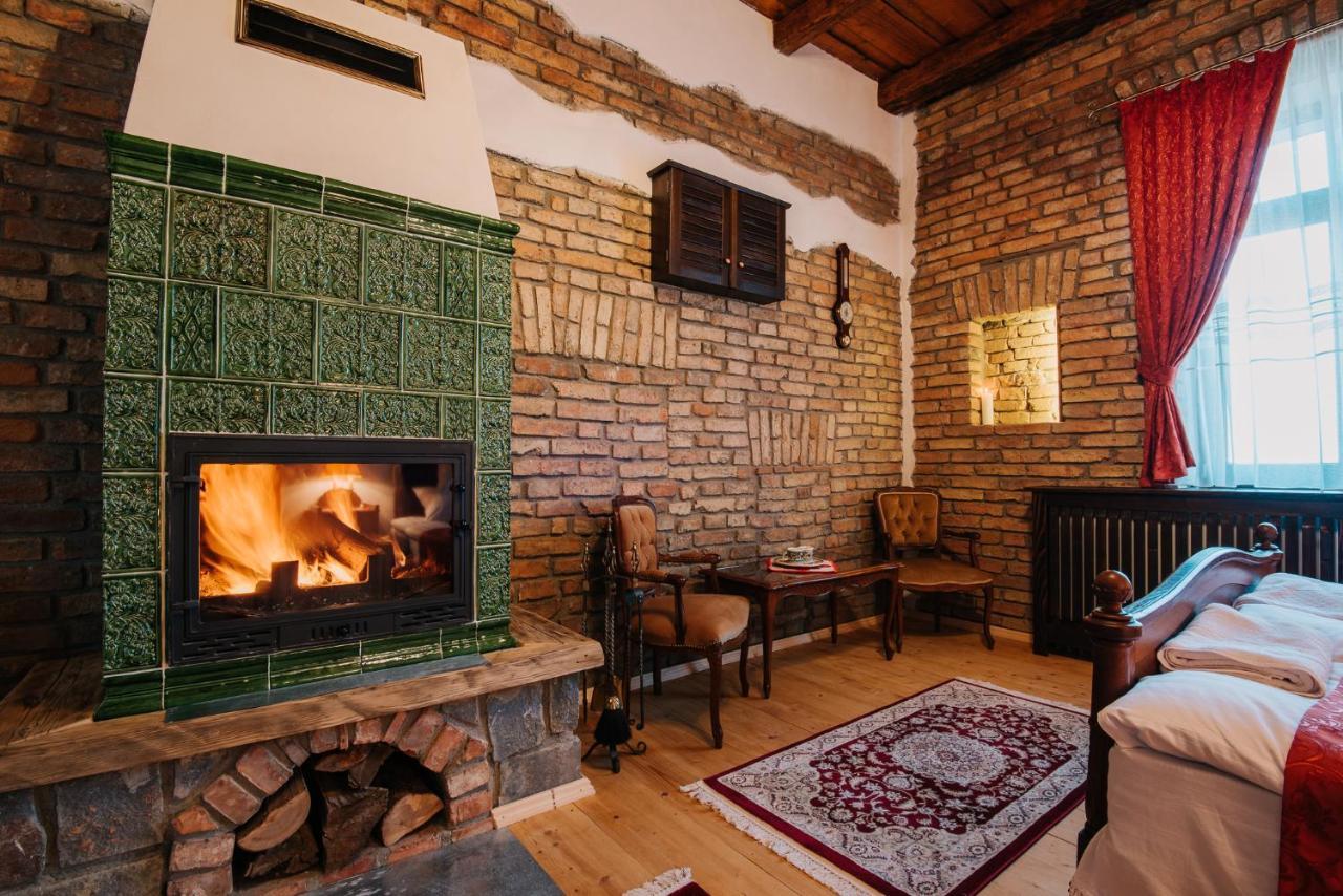 Molnos Kuria Pension โครุนด์ ภายนอก รูปภาพ